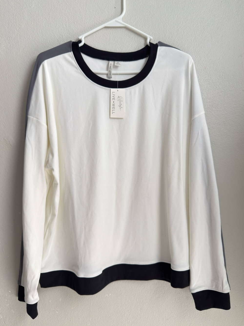 NWT Lifestyle Live Well White & Black Colorblock Sweater Size XL